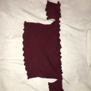 OFF THE SHOULDER RUFFLED EDGES BURGUNDY CROP TOP